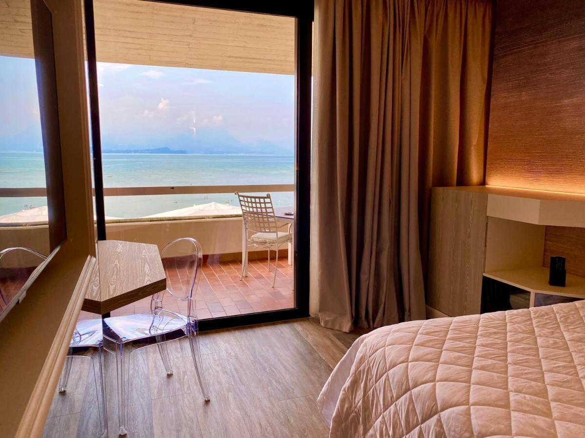 Hotel Aquila D'Oro Desenzano Ντεζεντσάνο ντελ Γκάρντα Εξωτερικό φωτογραφία