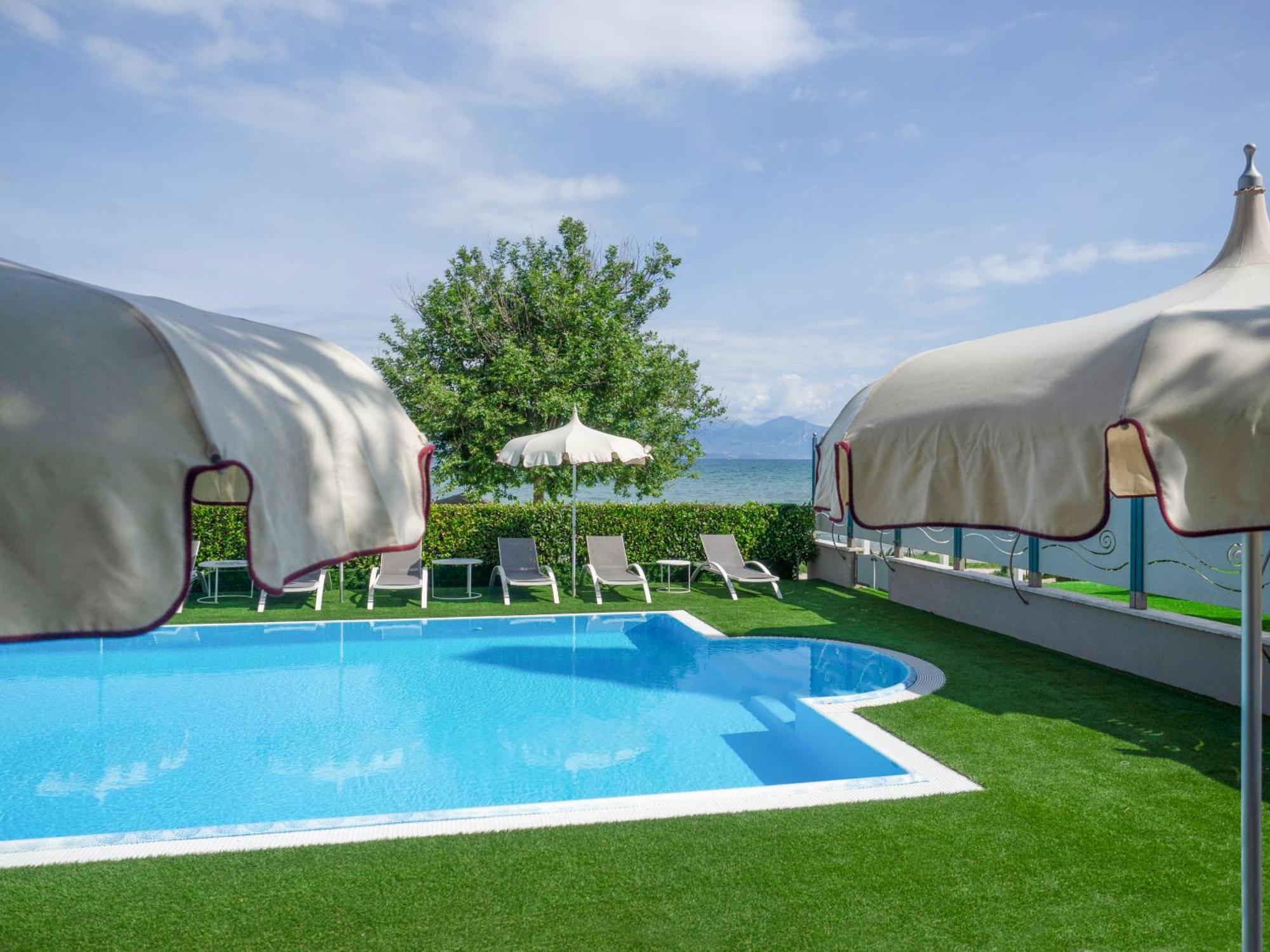 Hotel Aquila D'Oro Desenzano Ντεζεντσάνο ντελ Γκάρντα Εξωτερικό φωτογραφία
