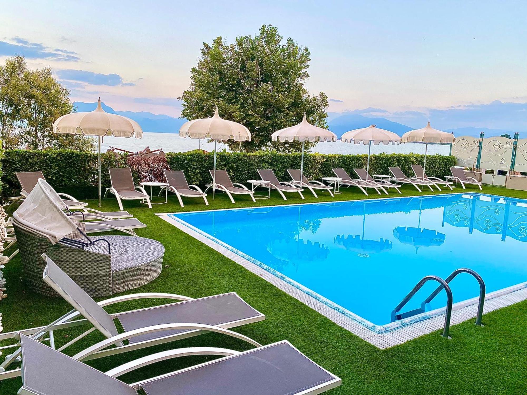 Hotel Aquila D'Oro Desenzano Ντεζεντσάνο ντελ Γκάρντα Εξωτερικό φωτογραφία