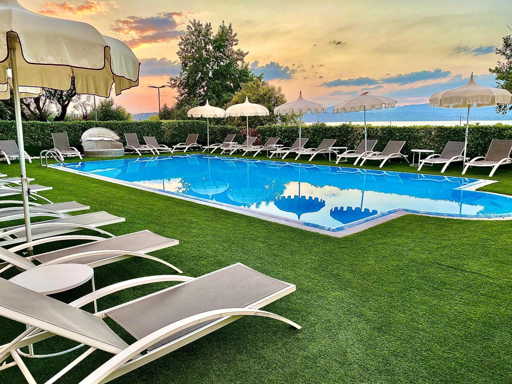 Hotel Aquila D'Oro Desenzano Ντεζεντσάνο ντελ Γκάρντα Εξωτερικό φωτογραφία