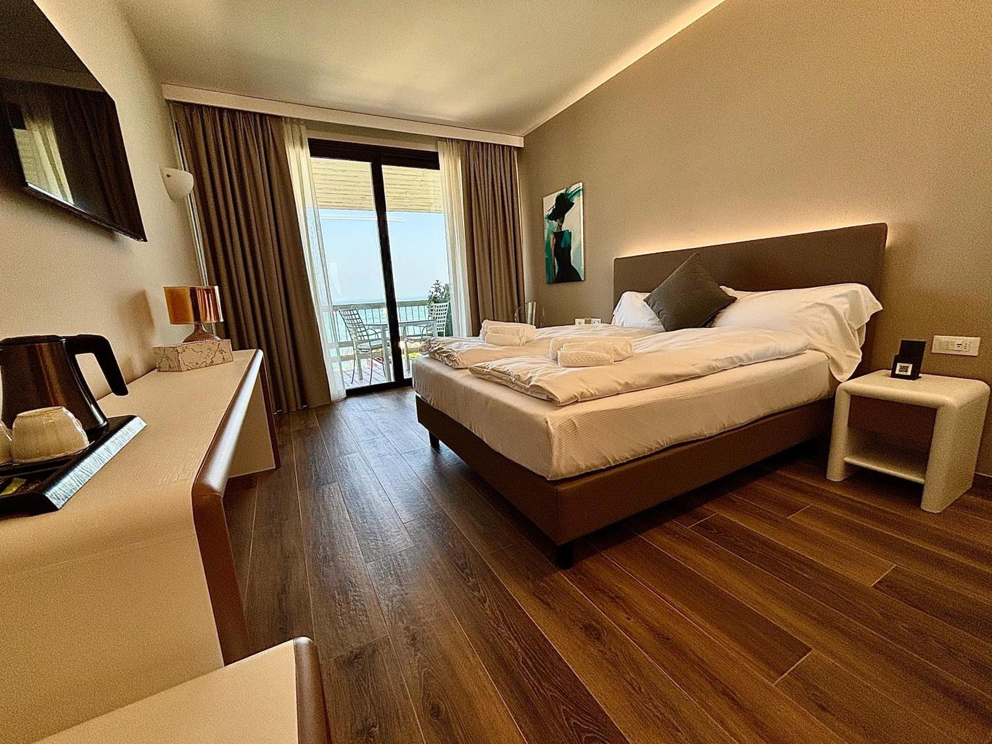 Hotel Aquila D'Oro Desenzano Ντεζεντσάνο ντελ Γκάρντα Εξωτερικό φωτογραφία