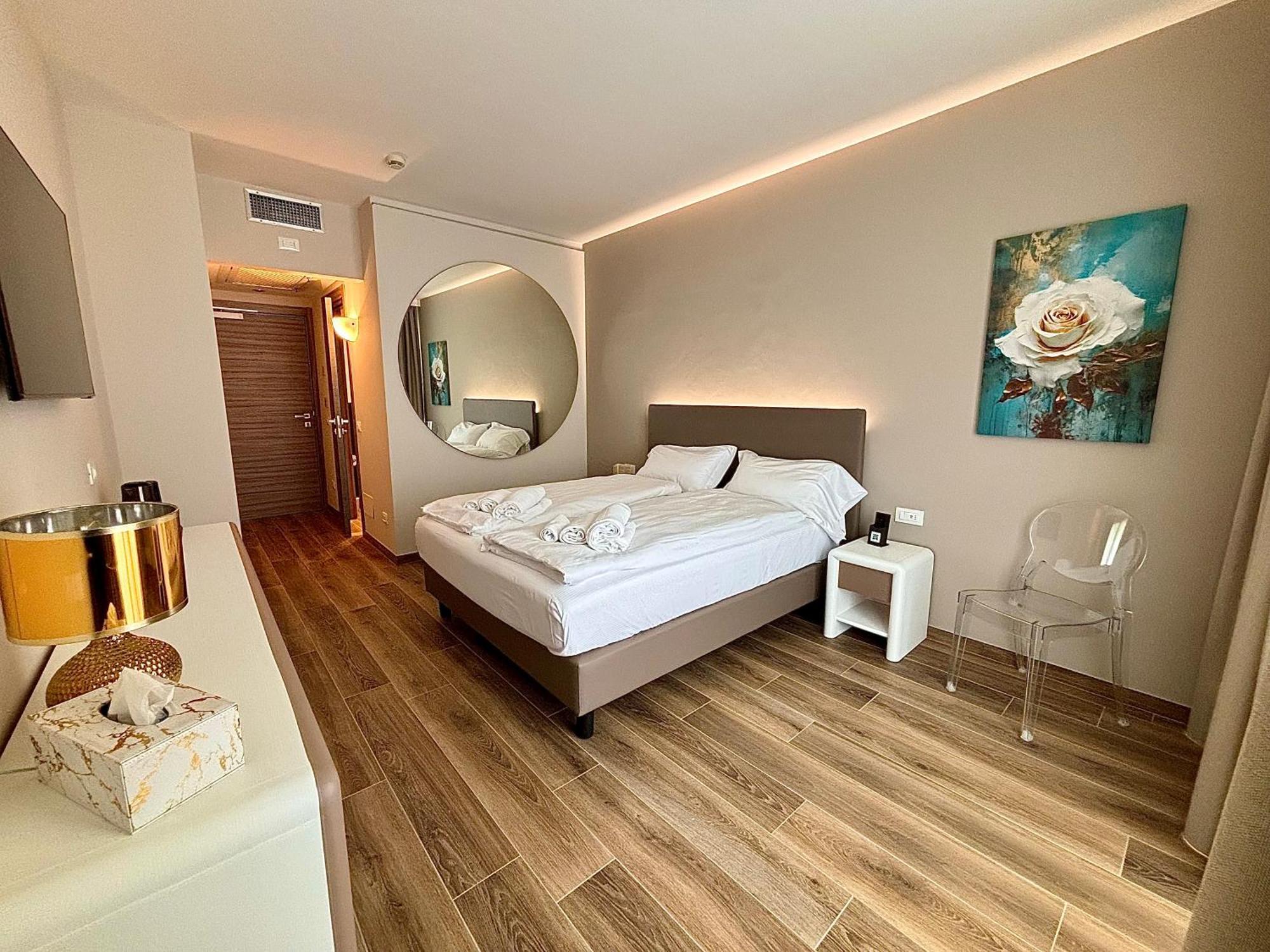 Hotel Aquila D'Oro Desenzano Ντεζεντσάνο ντελ Γκάρντα Εξωτερικό φωτογραφία